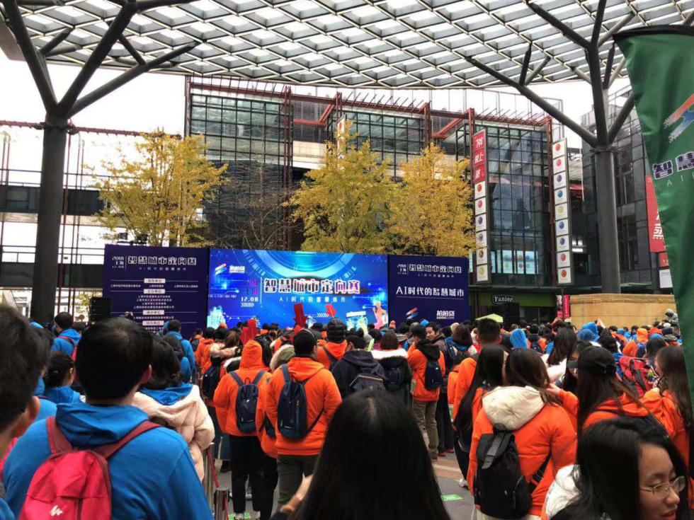 上海智慧城市定向赛，灵羚科技行政智脑机器人大展风采